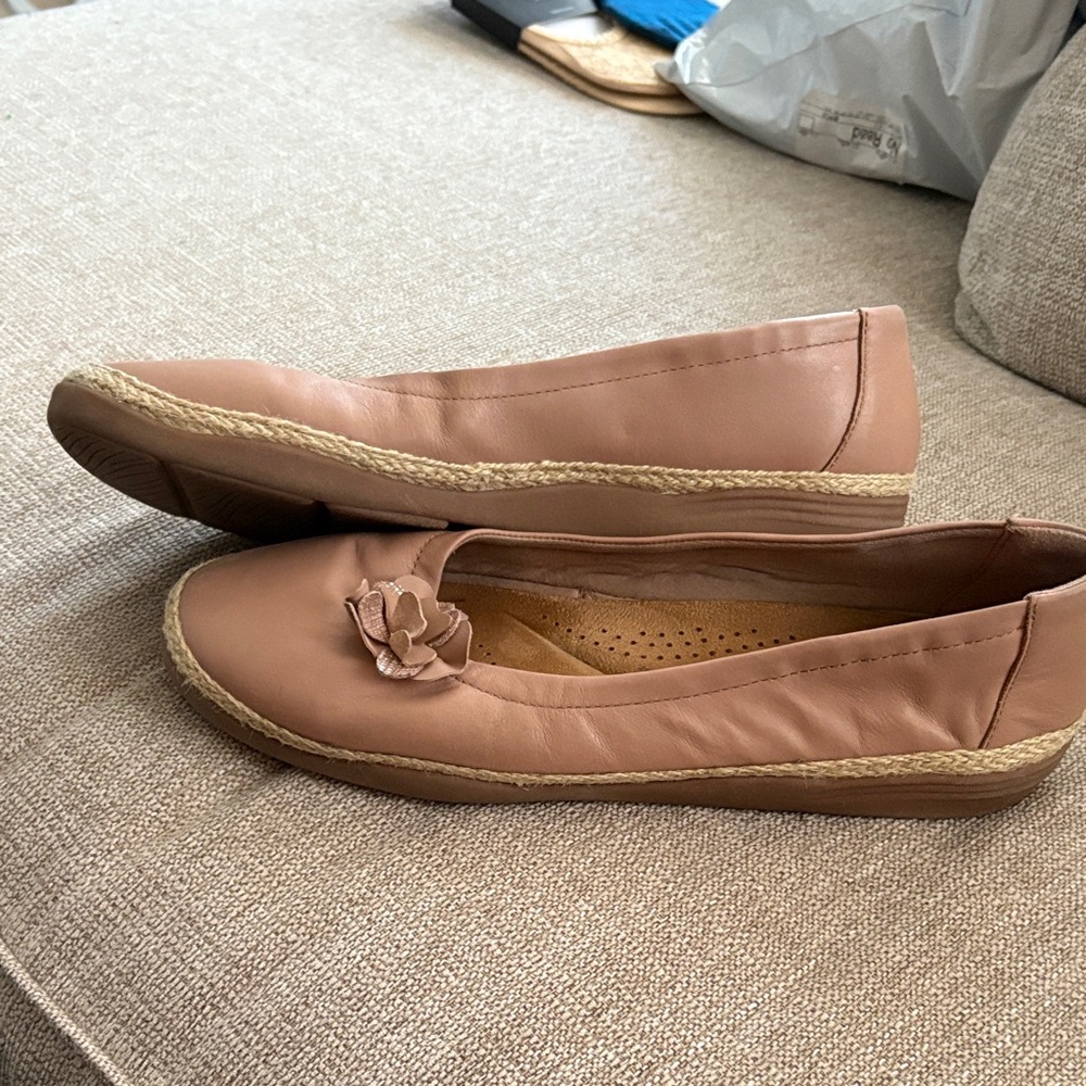 Clarks Women’s Elaina Jade Tan Leather Flat w/Cushion Insole US Women’s Size 12W - Picture 6 of 8